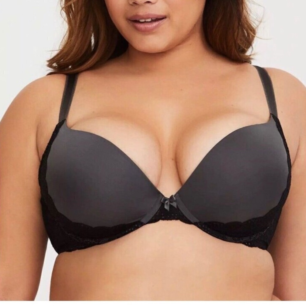 Torrid 46DD Bra Gray Black Lace XO Plunge Push Up Underwire